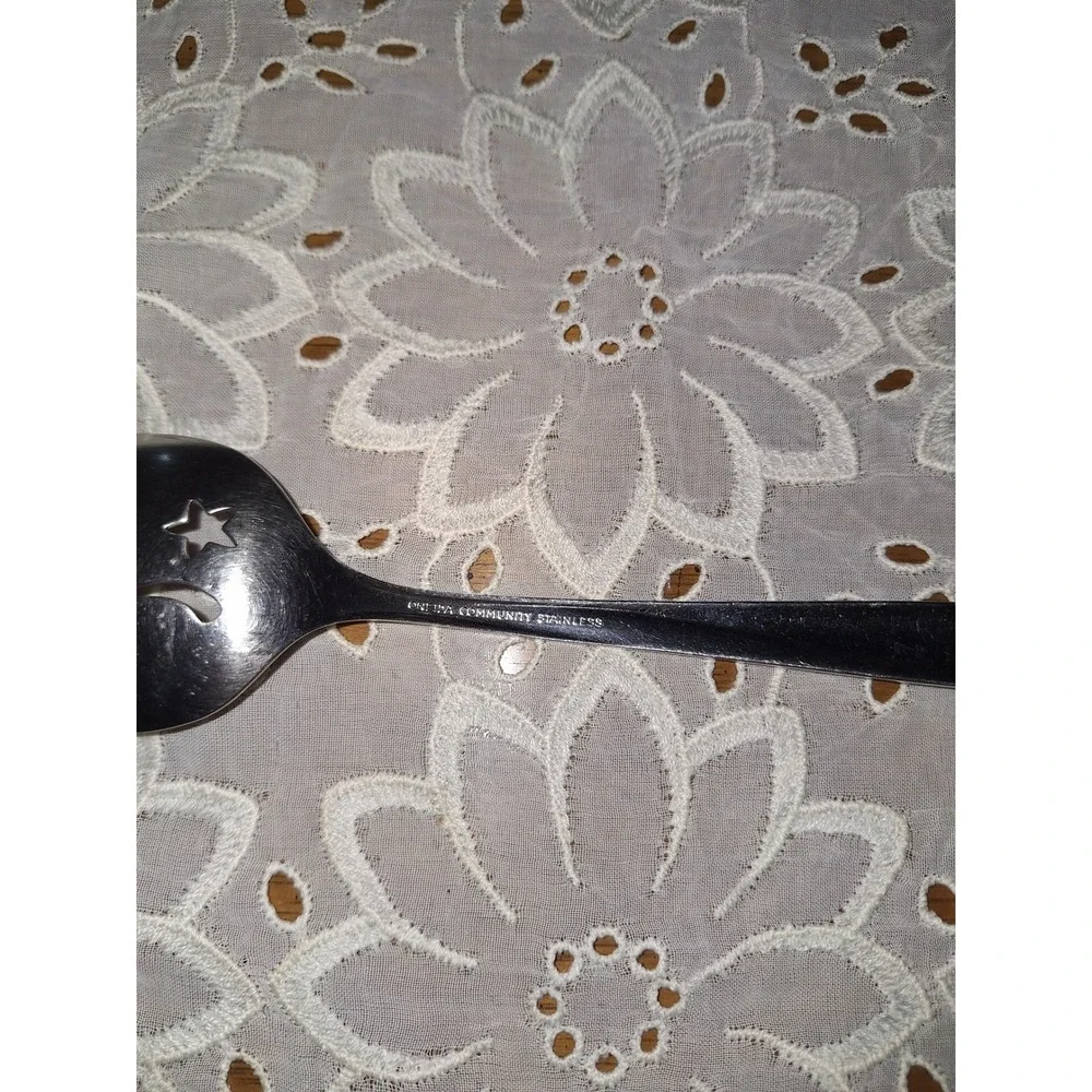 Oneida Community Stainless Slotted Serving Spoon Moon and Stars‎ Celestial 8.5